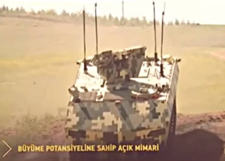 Türk savunma sanayisi, eski Amerikan yapımı M113 zırhlı personel taşıyıcılarını insansız sisteme dönüştürdü. FNSS tarafından geliştirilen bu insansız araçlar, uzaktan kumanda ile kontrol edilebiliyor ve çeşitli askeri operasyonlarda kullanılabiliyor. Bu dönüşüm, zırhlı araçların modern savaş alanlarında daha etkili ve güvenli bir şekilde kullanılmasını sağlıyor.