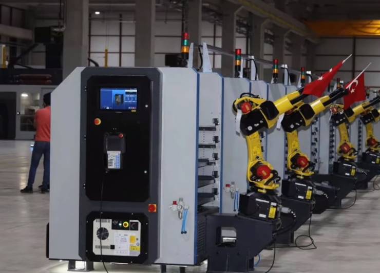Tezmaksan Sanayi, Sivas'ta endüstri 4.0 uyumlu, robot teknolojileri ve karanlık fabrika konseptine dayalı modern bir üretim tesisi kurdu. Yeni tesis, yüksek verimlilik ve kalite standartlarını bir araya getirerek üretim süreçlerini optimize edecek.