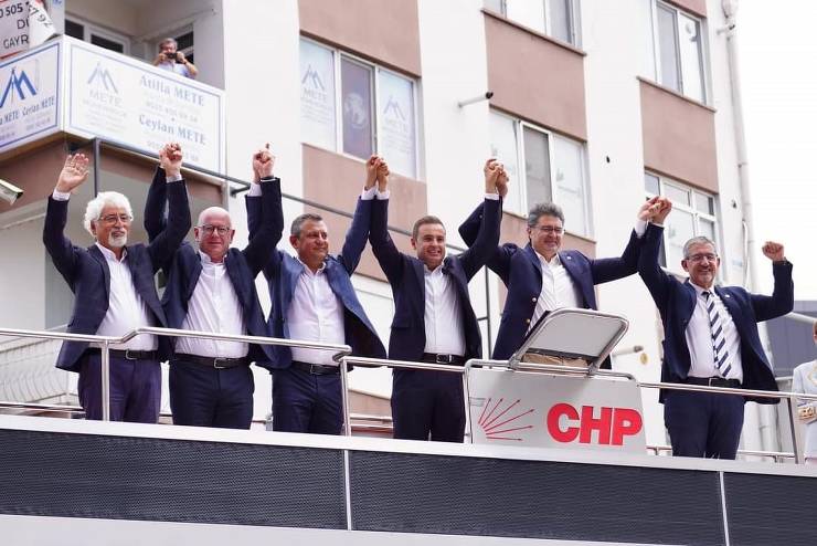 CHP, Balıkesir, Erden Köybaşı, Özgür Özel, güçlü örgüt, Atatürk tablosu, yerel yönetimler