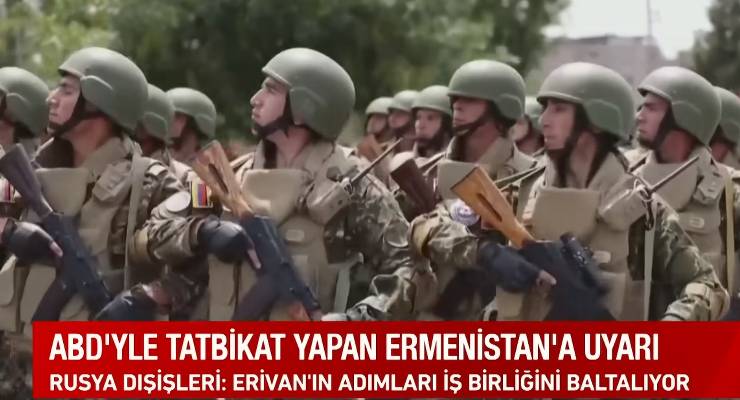 Rusya'dan Tatbikat TepkisiERİVAN, 15 Temmuz (Haber Merkezi) - Rusya, Ermenistan'ın Amerika Birleşik Devletleri (ABD) ile ortak askeri tatbikat düzenlemesine sert tepki gösterdi. Rusya Dışişleri Bakanlığı Sözcüsü Maria Zaharova, Erivan'daki bu adımın işbirliğini baltaladığını belirtti.

Ermenistan'ın başkenti Erivan'da 15 Temmuz'da başlayan ABD-Ermenistan ortak askeri tatbikatı hakkında açıklama yapan Zaharova, bu tatbikatın bölgede ikinci kez yapıldığına dikkat çekti. "Erivan'ın Kolektif Güvenlik Anlaşması Örgütü'ndeki (KGAÖ) faaliyetlerini fiilen dondurması ve örgüte yönelik açık eleştiride bulunduğu göz önüne alındığında bu tatbikat son derece üzücü ve endişe verici," dedi.

NATO'ya Yönelme Endişesi
Zaharova, Ermenistan'ın NATO'ya yönelmesinin üzüntü ve endişe kaynağı olduğunu vurguladı. "Bu adım, Güney Kafkasya bölgesinin geniş kısmında istikrarı bozma riski taşıyor," diye ekledi.

Batı'ya Yüklenen Eleştiriler
Rusya Dışişleri Bakanlığı Sözcüsü, Batı'nın kendi jeopolitik projelerini hayata geçirmek için bölgede bir sıçrama tahtası oluşturmayı amaçladığını söyledi. "Amerikalıların Güney Kafkasya'da ortaya çıkışı, dünyanın her yerinde defalarca gördüğümüz gibi sadece bölgedeki çatışma potansiyelini körükleyecek ve yeni bölünme hatları yaratacaktır," diye ekledi.

Ermenistan'dan Yeni Adım
ABD-Ermenistan ortak askeri tatbikatının ardından Erivan hükümeti, Rusya'yı kızdıracak bir adım daha attı. Ermenistan Savunma Bakanlığı'na ABD'den bir ordu temsilcisi atanmasına karar verildi. Erivan'daki tatbikat Eagle Partner 2024, 24 Temmuz'a kadar sürecek.

Fransa'dan Skandal Açıklama
Ermenistan'ın Amerika ile yakınlaşması sadece Moskova ile olan ilişkileri değil, aynı zamanda Azerbaycan ile olan ilişkileri de gerginleştirdi. Fransa Cumhurbaşkanı Emmanuel Macron, Ermenistan'ın silahlanabileceğini ve Ermenistan'ı korumak gerektiğini söyledi. Azerbaycan Dışişleri Bakanlığı ise Macron'un açıklamalarını sert bir şekilde kınadı.