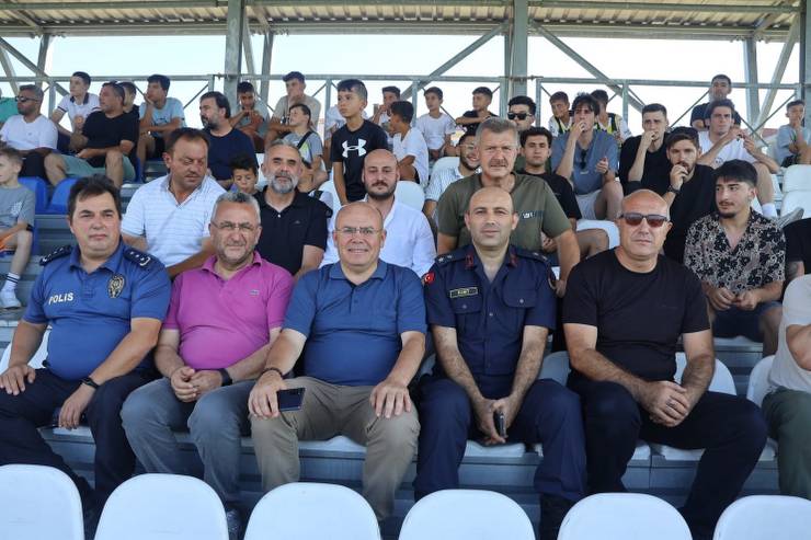 2024 Susurluk Kaymakamlık Kupası karşılaşmaları başladı. İlk maçta Han Mahallesi, Yıldızspor'u 4-1 yendi. Turnuvada 15 takım mücadele edecek ve karşılaşmalar 5'erli 3 grup halinde yapılacak. Final maçı 31 Temmuz'da oynanacak.