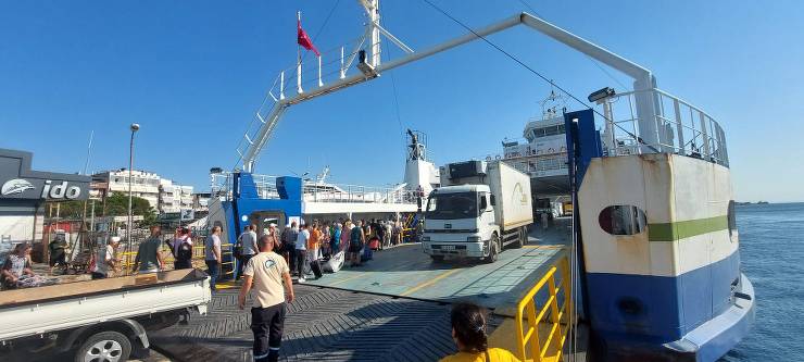 Avşa Adası’na Turist Akını: Günde 18 Feribot Seferi Düzenleniyor