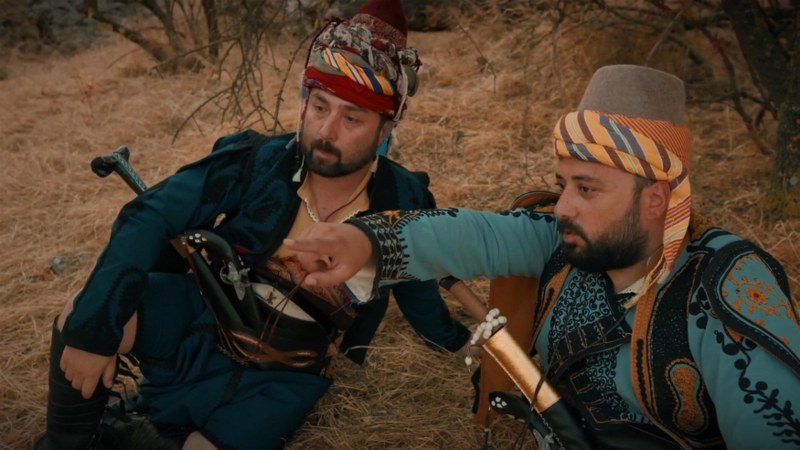 Balıkesir’in Kurtuluşu İçin Anlamlı Film Balıkesir Büyükşehir Belediyesi, Balıkesir'in kurtuluşunun 102. yılı anısına özel bir kısa film hazırladı. Filmde, İstiklal Madalyalı Kuvayı Milliye kahramanı Gönenli Ahmet Efe’nin torunu ve Balıkesir Büyükşehir Belediye Başkanı Ahmet Akın’ın çocukluğunun gözünden, Balıkesir’in işgalden kurtuluşu anlatılıyor. Gerçek olaylardan alınan kesitler ve dönemin kahramanlarının mücadeleleri filme ilham kaynağı oldu.