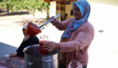 Dursunbey’de Salça Makineleri Üreticilere Büyük Kolaylık Sağladı