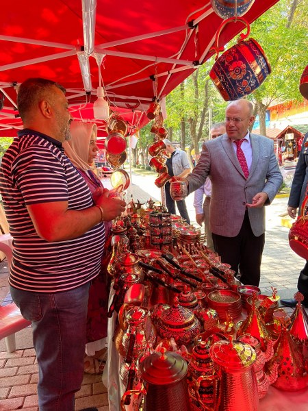 Susurluk'un düşman işgalinden kurtuluşunun 102’nci yıl dönümü kutlamaları her yıl olduğu gibi bu yıl da hazırlanan törenle kutlandı. Kaymakam Muammer Köken, Belediye Başkanı Hakan Yıldırım Semizel, İlçe Milli Eğitim Müdürü Sami Akoğlan, İlçe protokolü, kurum müdürleri, gazilerin ve halkın katıldığı törende Kaymakamlık ve Belediye Başkanlığı çelenginin Atatürk Anıtına sunulmasının ardından Saygı Duruşu ve İstiklâl Marşı'nın okunması ile sunum töreni sona erdi.